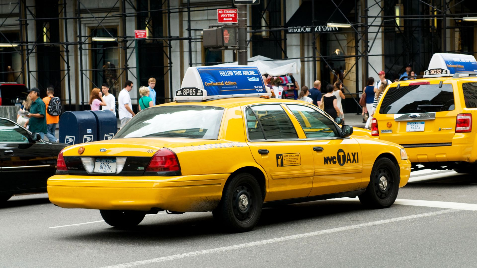City taxi operation scene